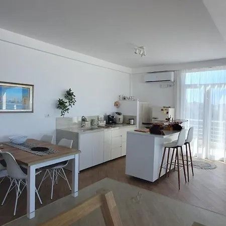 Dream House Apartment *